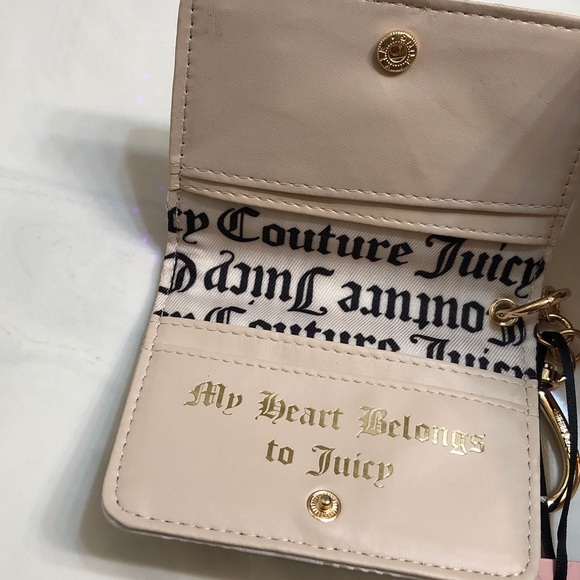 Juicy Couture White Multi Miss Independent Card Case Wallet Key Fob NWT - Picture 13 of 16